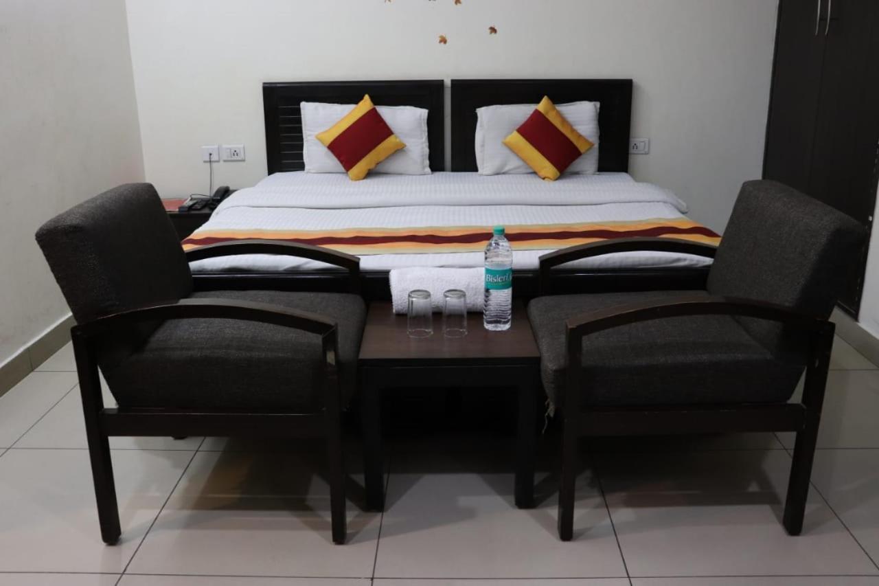 Hotel Marigold Ню Делхи Екстериор снимка