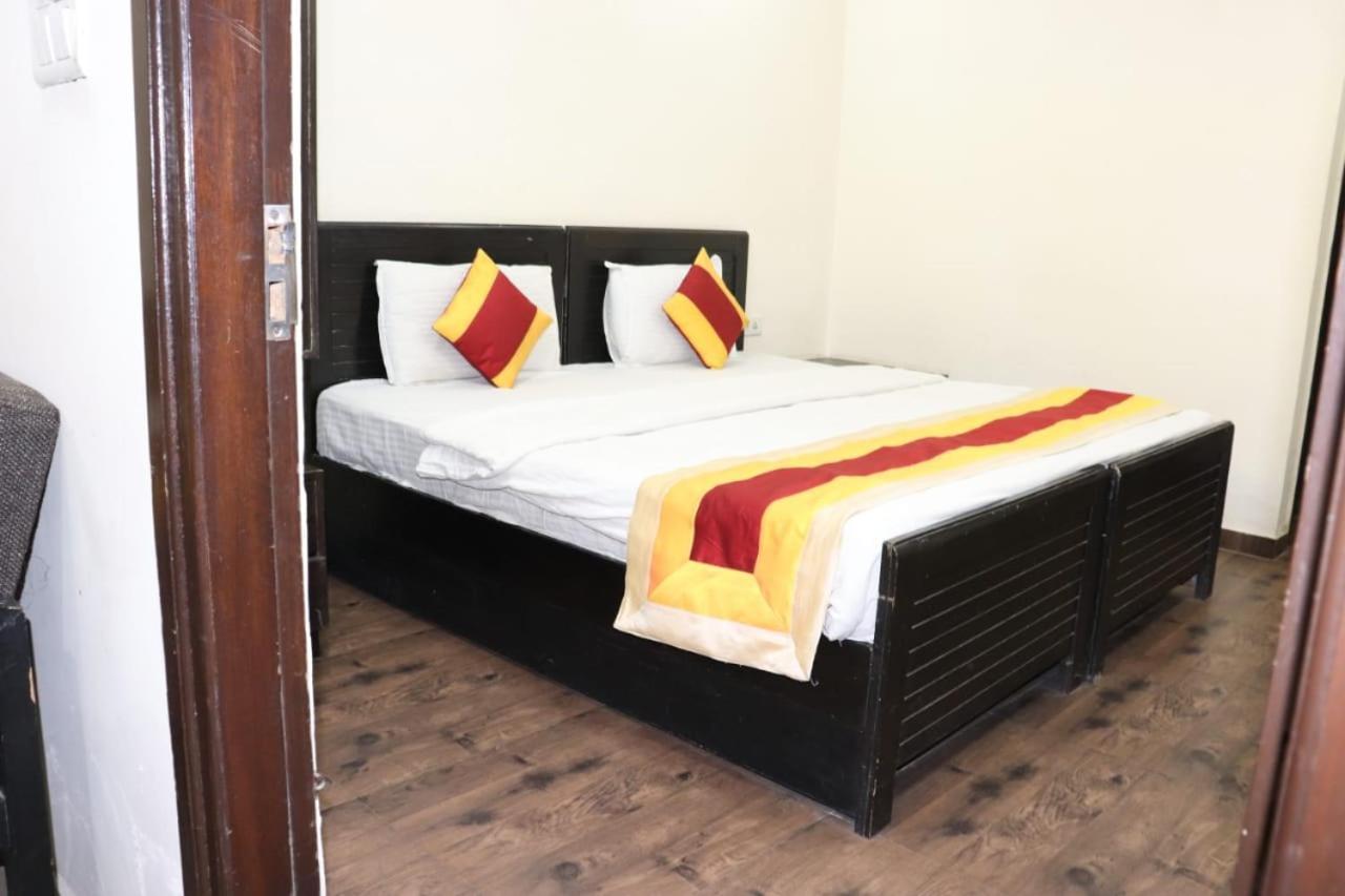 Hotel Marigold Ню Делхи Екстериор снимка