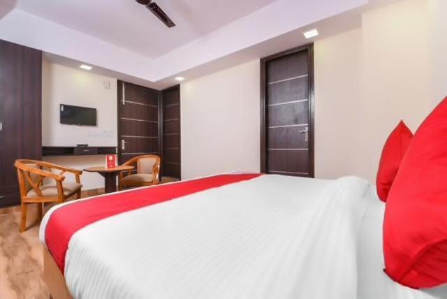Hotel Marigold Ню Делхи Екстериор снимка