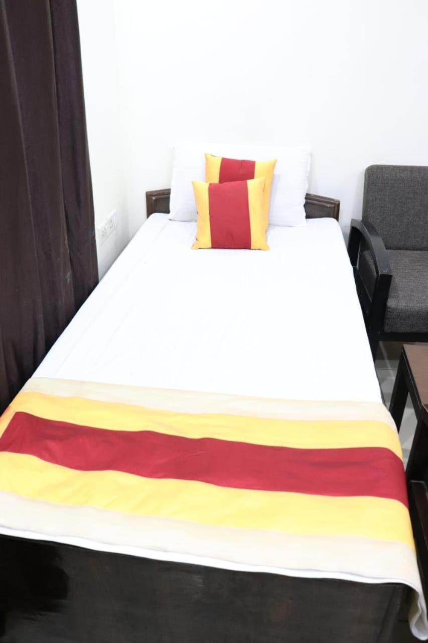 Hotel Marigold Ню Делхи Екстериор снимка