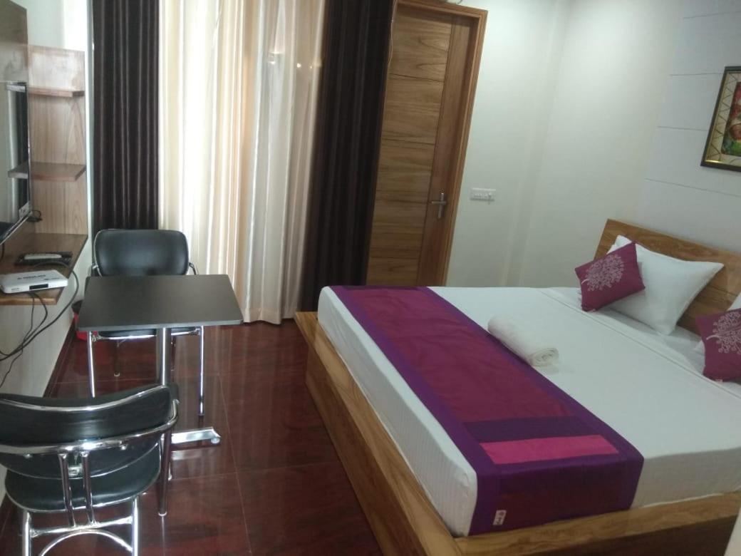Hotel Marigold Ню Делхи Екстериор снимка