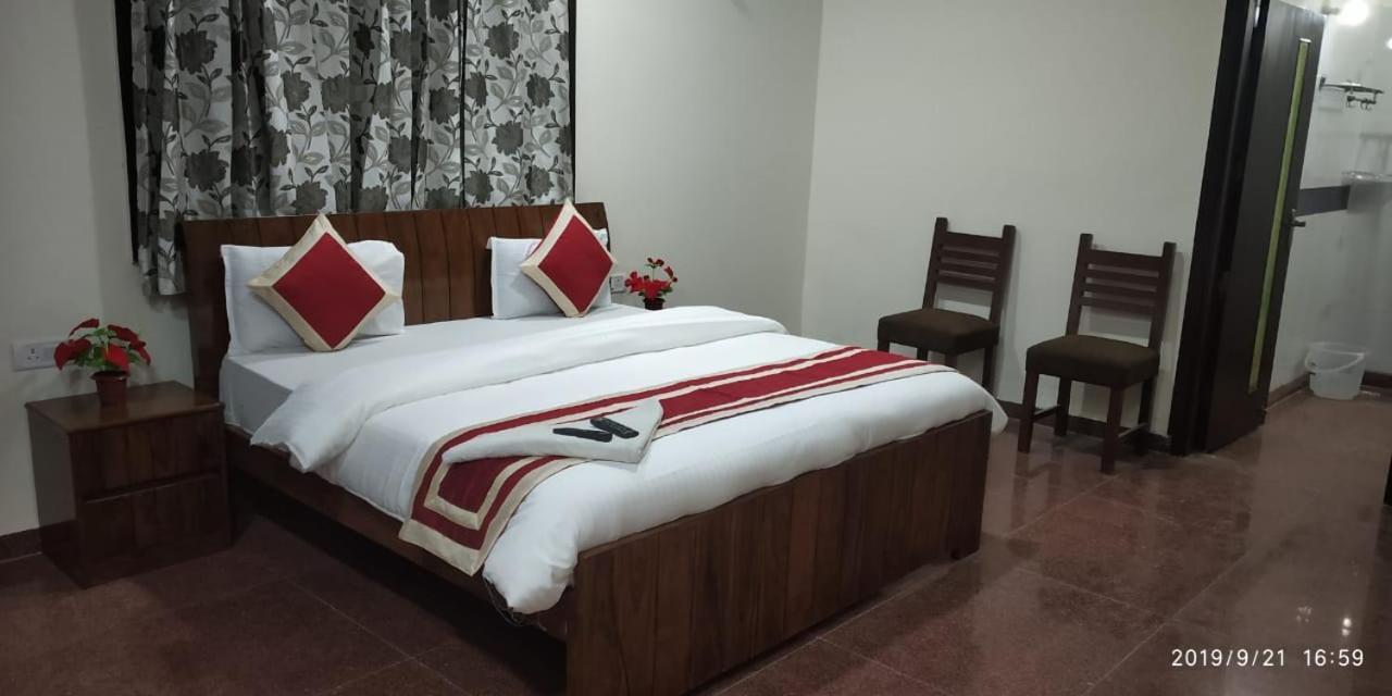 Hotel Marigold Ню Делхи Екстериор снимка